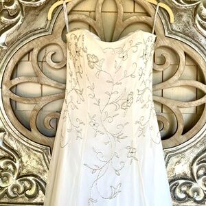 White Strapless with delicate Bead Embroidery Chiffon Wedding Dress - Size 2